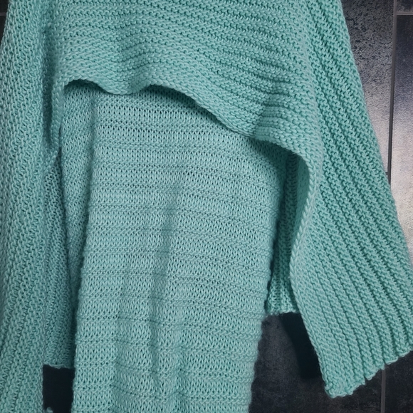 Merklet Aqua Mermaid Tail Blanket NWT - Picture 2 of 5